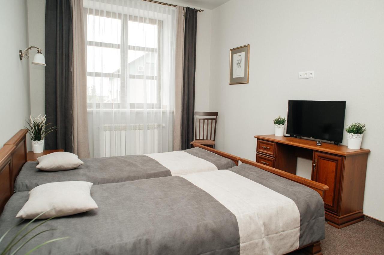 Belastok Hotel Njasvizj Exteriör bild